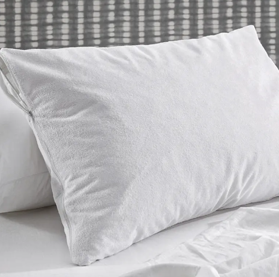 De ce hotelurile preferă cazurile de perne albe? Care sunt motivele din spatele acestui lucru?